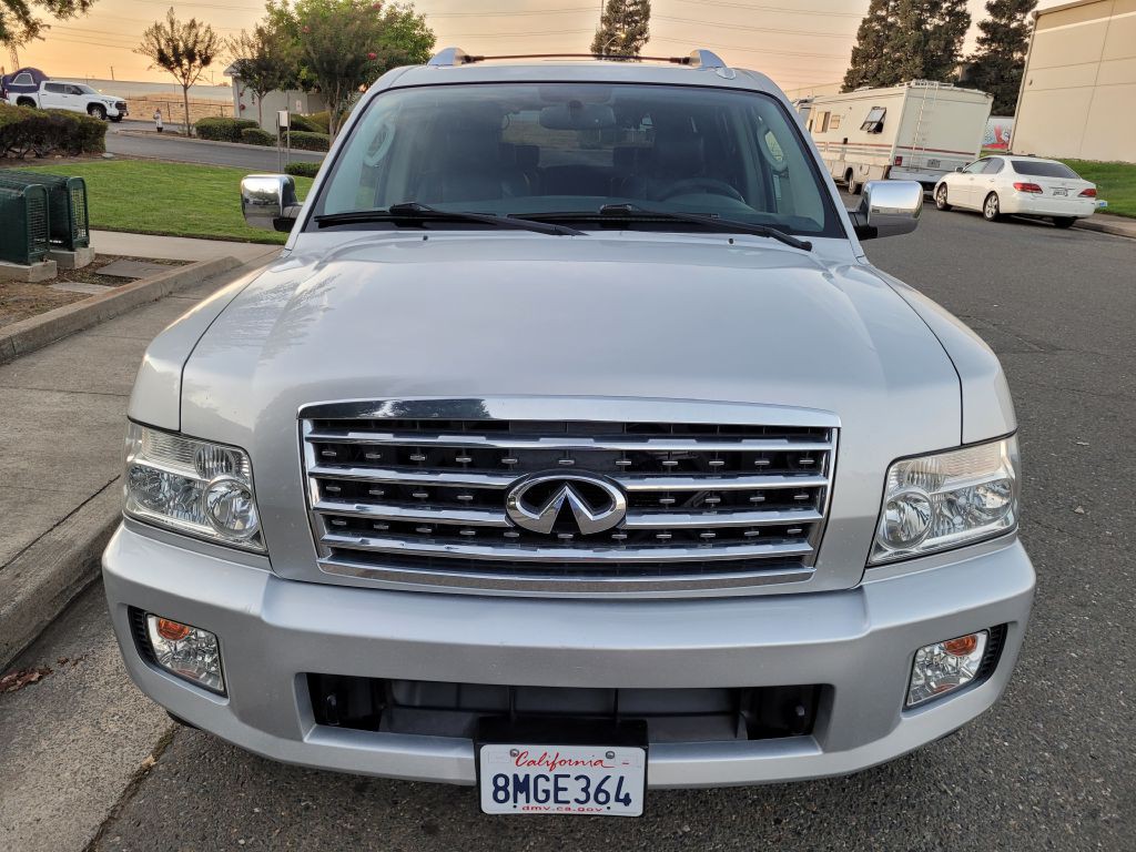 2010 INFINITI QX56 Image 2