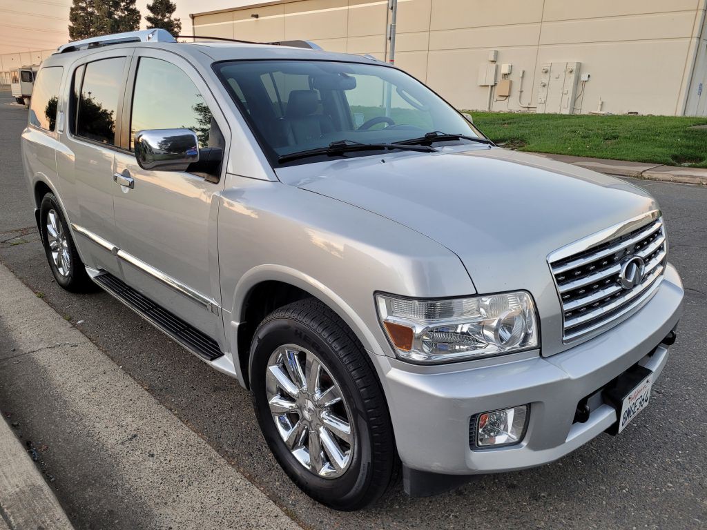 2010 INFINITI QX56 Image 3