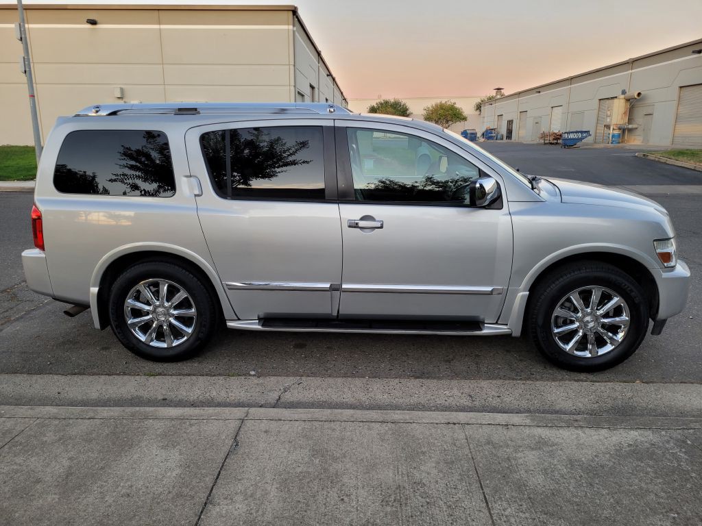 2010 INFINITI QX56 Image 4
