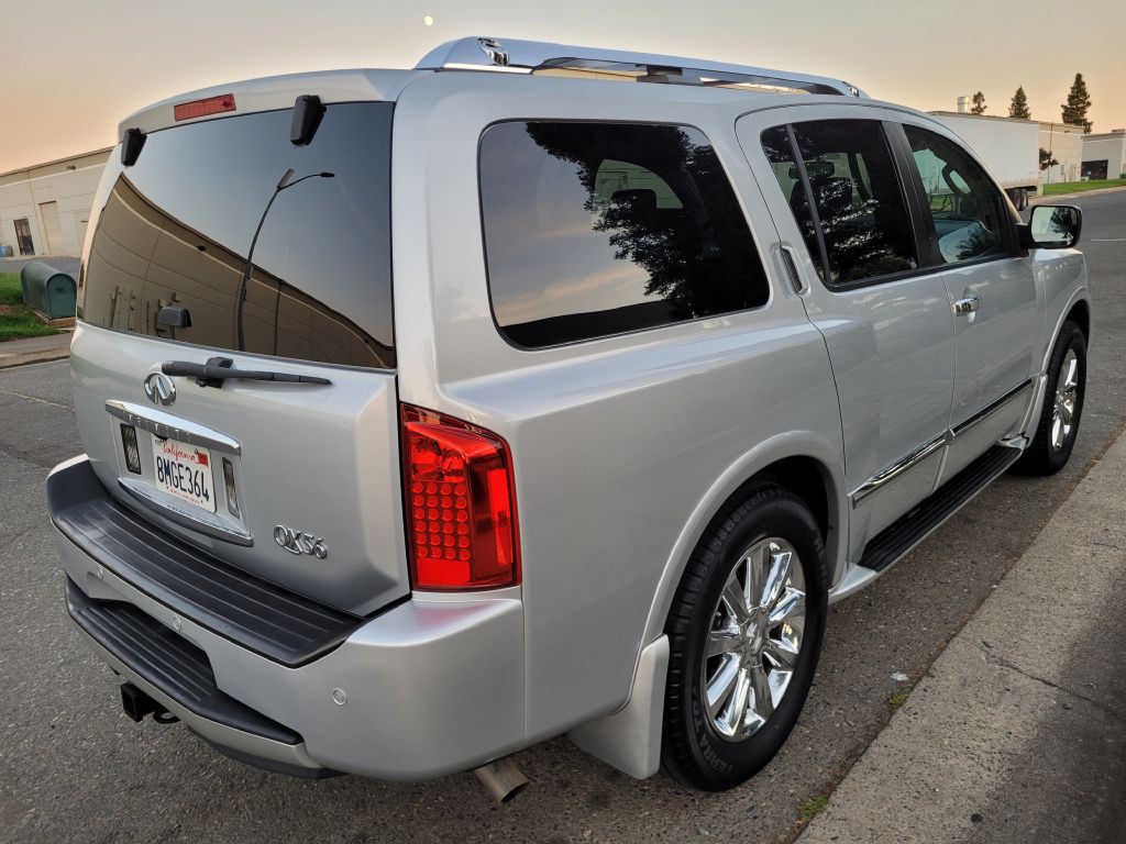 2010 INFINITI QX56 Image 6