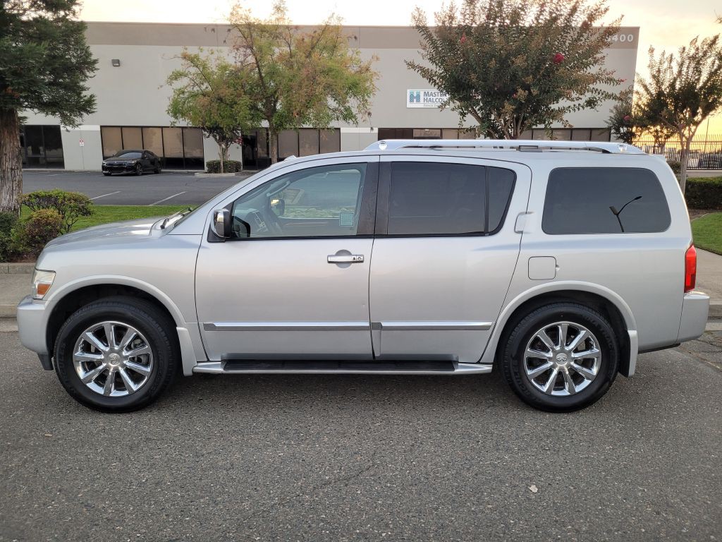 2010 INFINITI QX56 Image 9