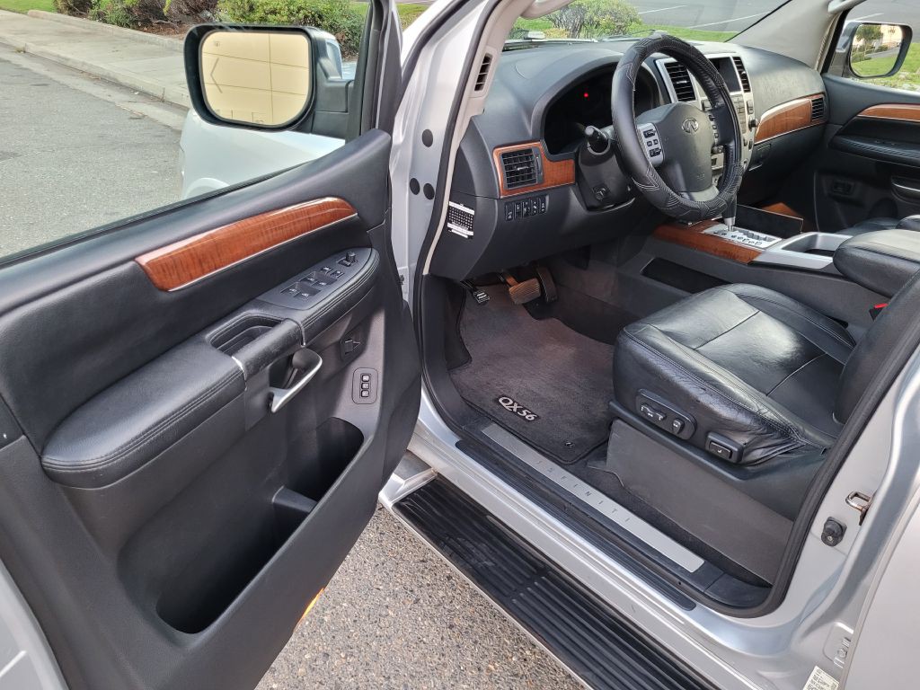 2010 INFINITI QX56 Image 10