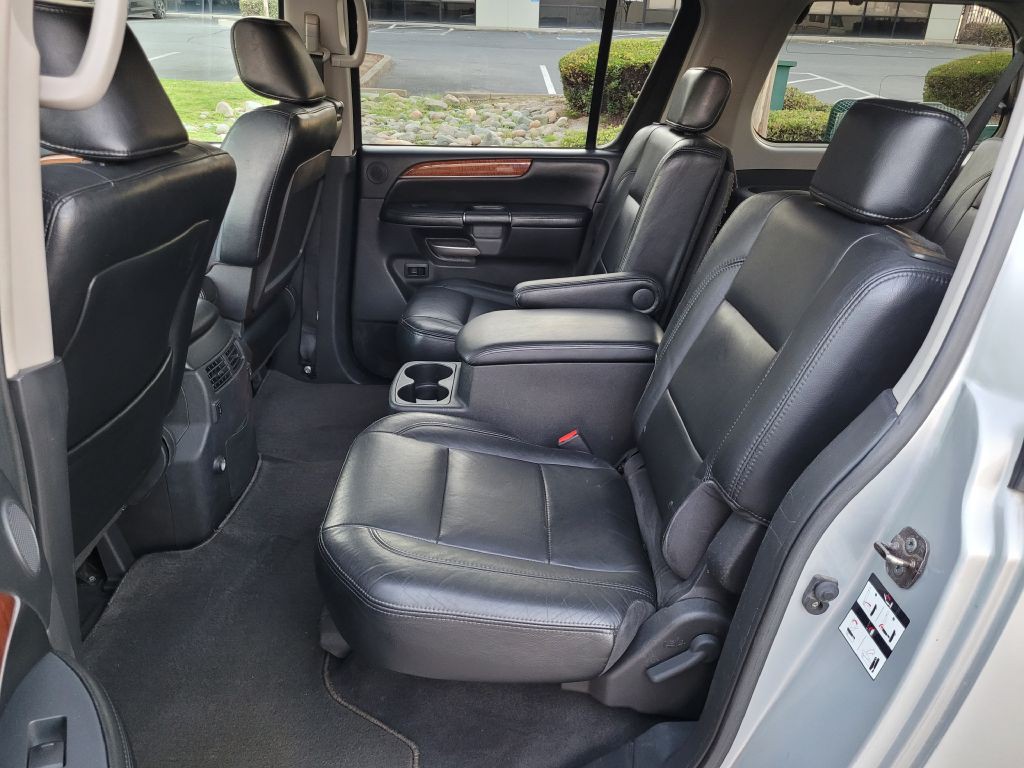 2010 INFINITI QX56 Image 12
