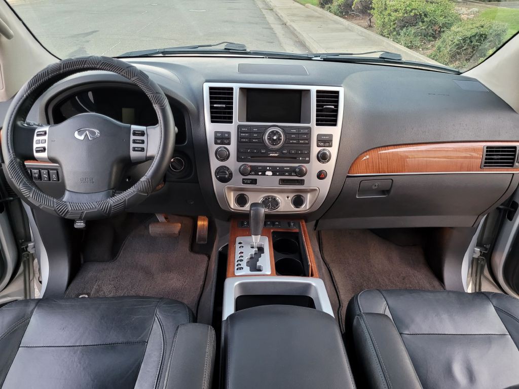 2010 INFINITI QX56 Image 14