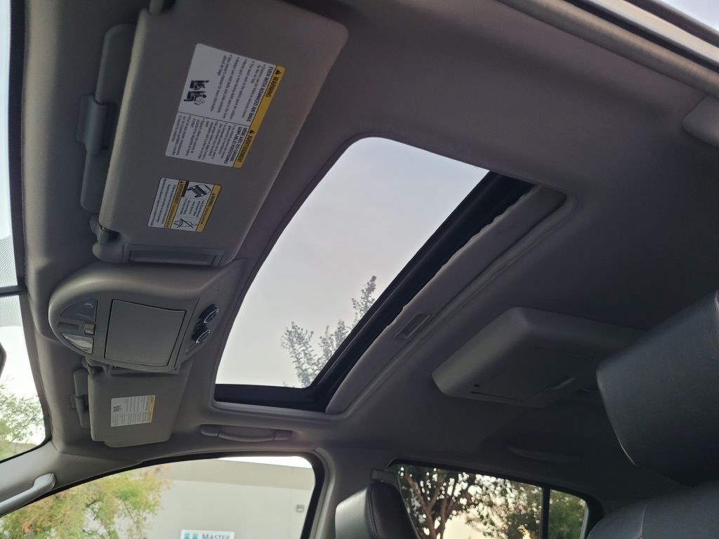 2010 INFINITI QX56 Image 17