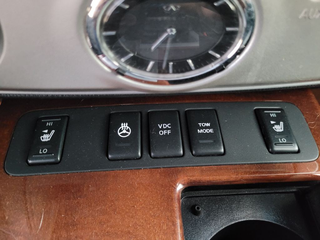2010 INFINITI QX56 Image 23