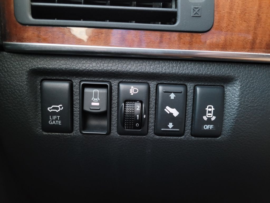 2010 INFINITI QX56 Image 24