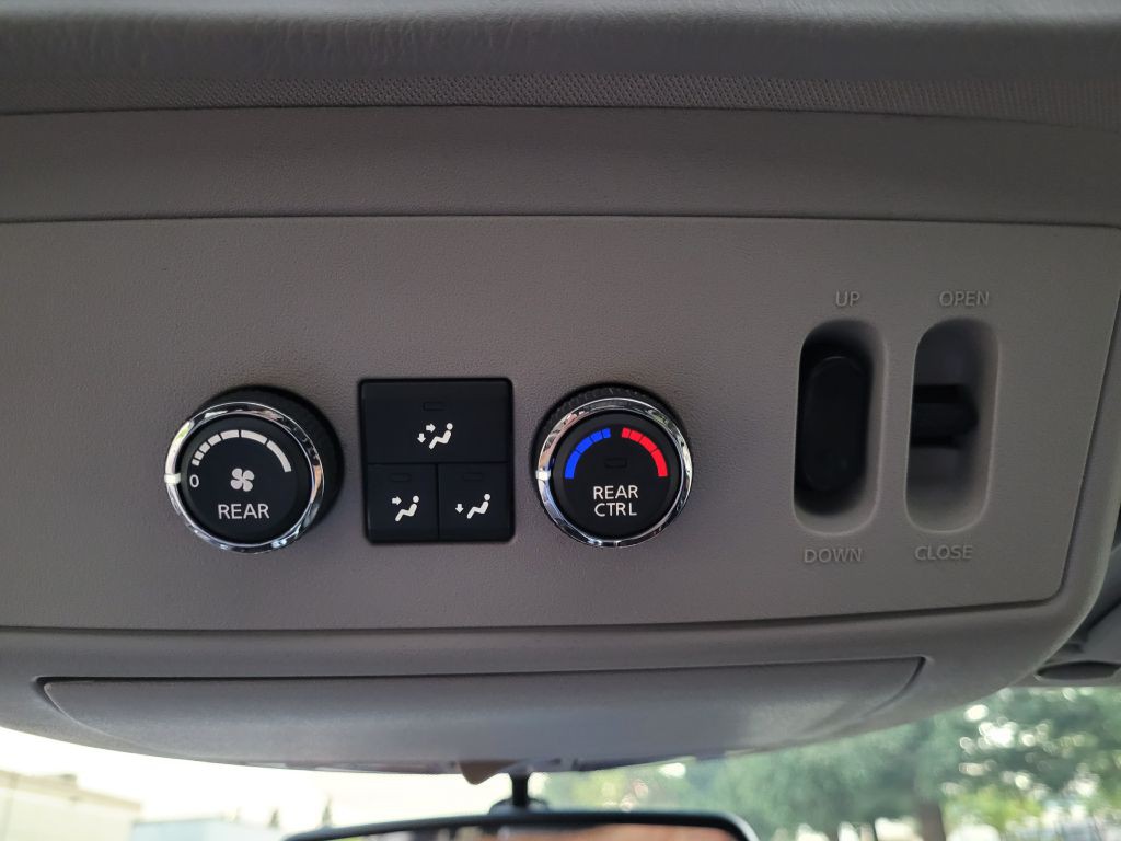 2010 INFINITI QX56 Image 25