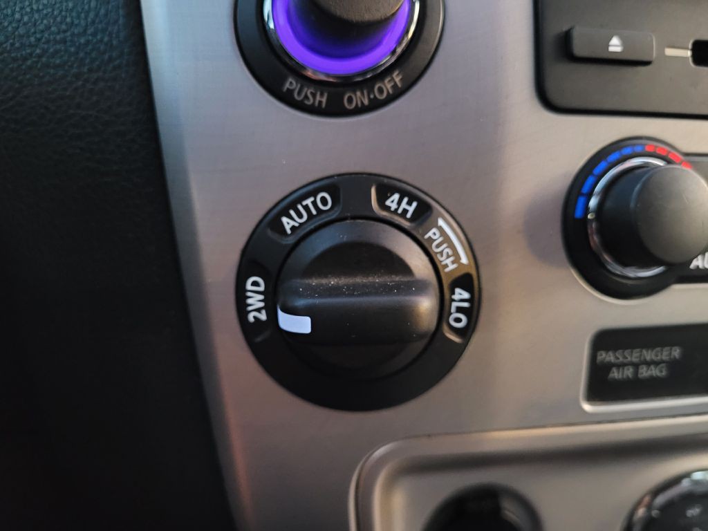 2010 INFINITI QX56 Image 32