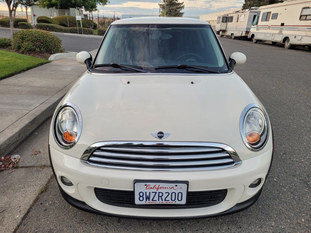 2012 MINI Cooper Image 2
