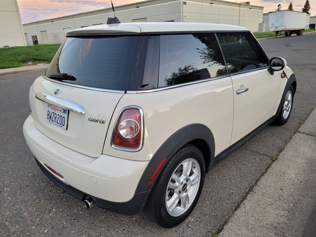 2012 MINI Cooper Image 5