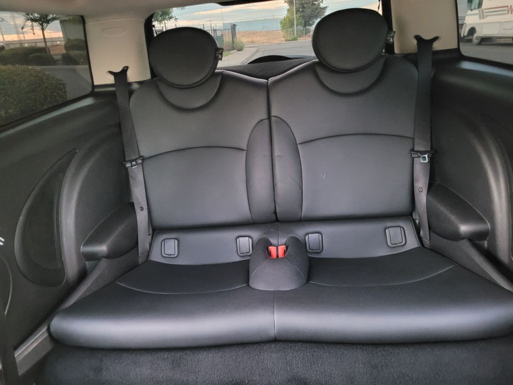 2012 MINI Cooper Image 11