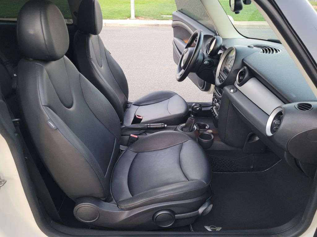 2012 MINI Cooper Image 12