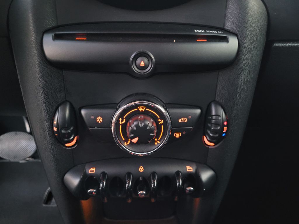 2012 MINI Cooper Image 18