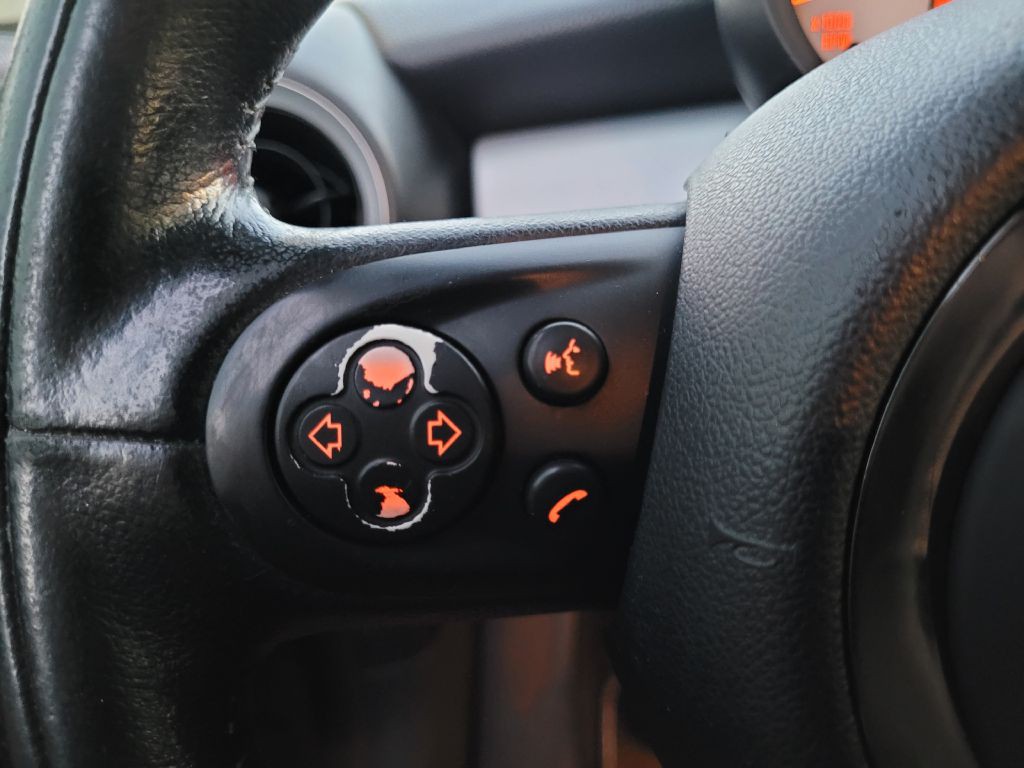 2012 MINI Cooper Image 20