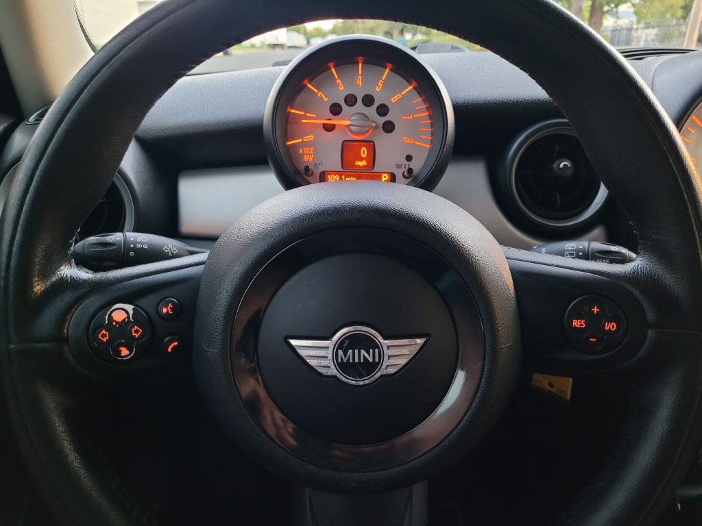 2012 MINI Cooper Image 21