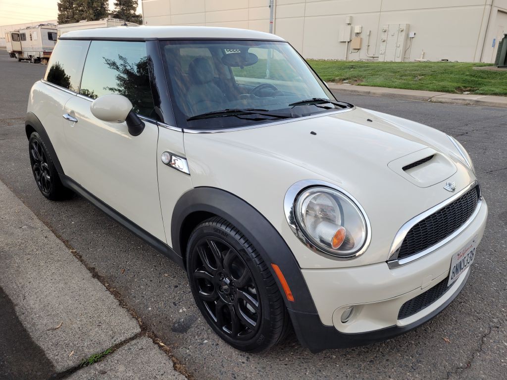 2010 MINI Cooper Image 3