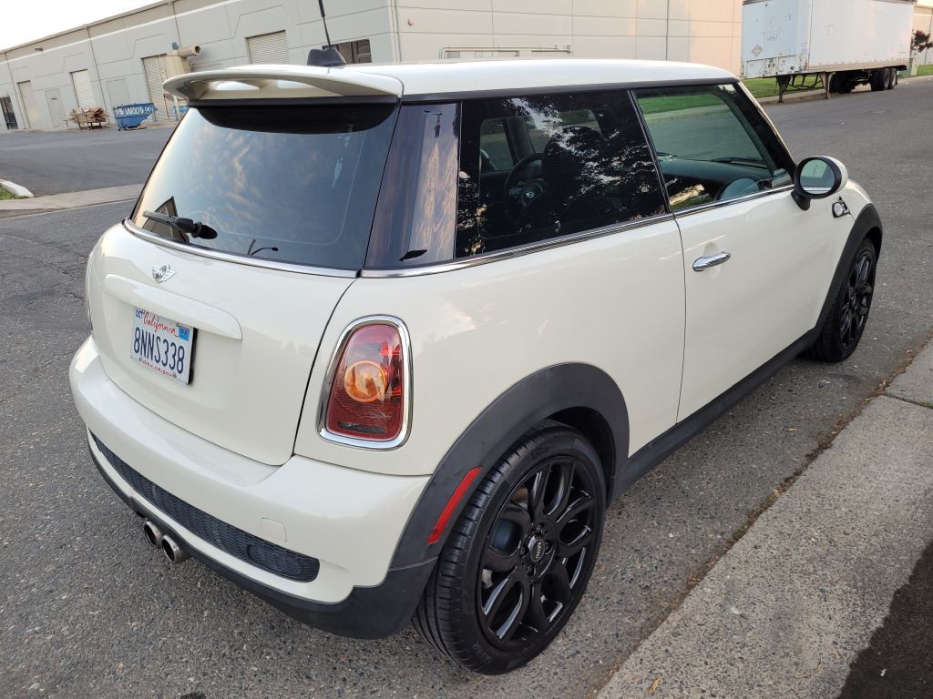 2010 MINI Cooper Image 5
