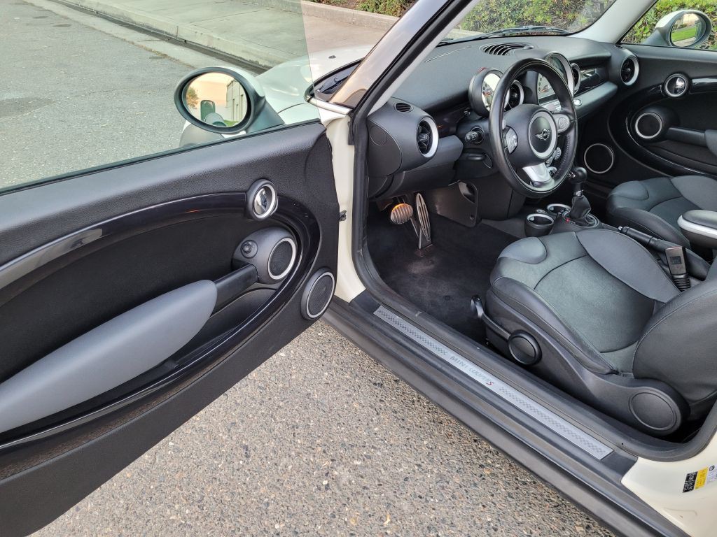 2010 MINI Cooper Image 9