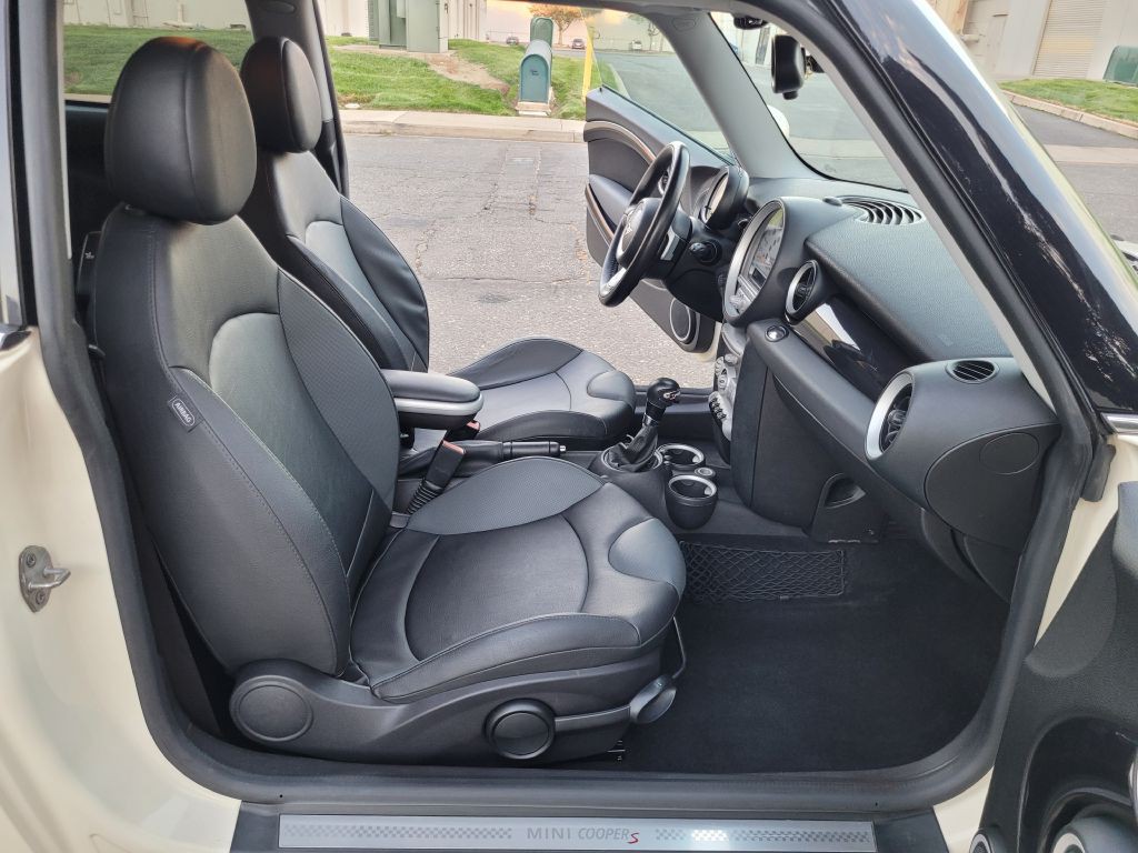 2010 MINI Cooper Image 11