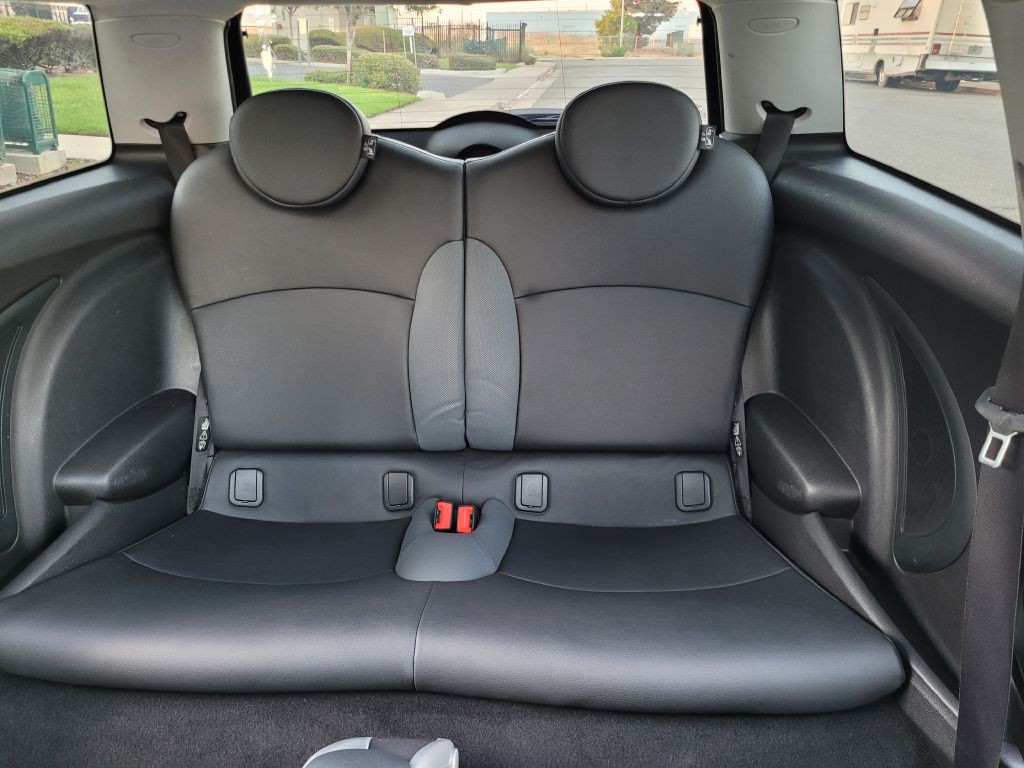 2010 MINI Cooper Image 12