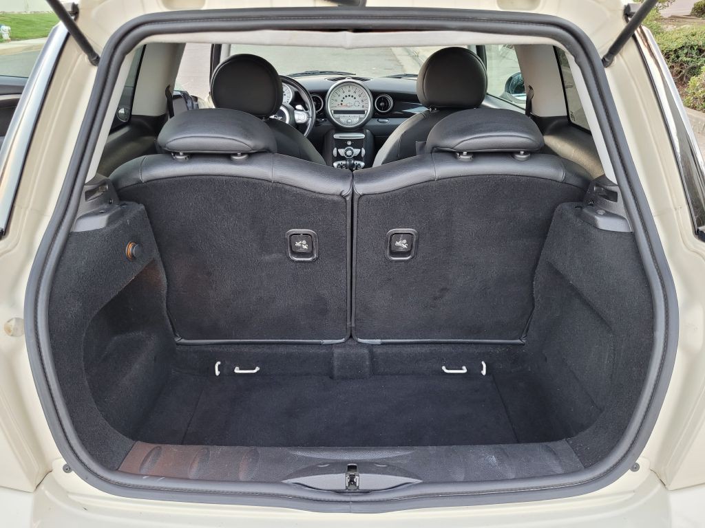 2010 MINI Cooper Image 13