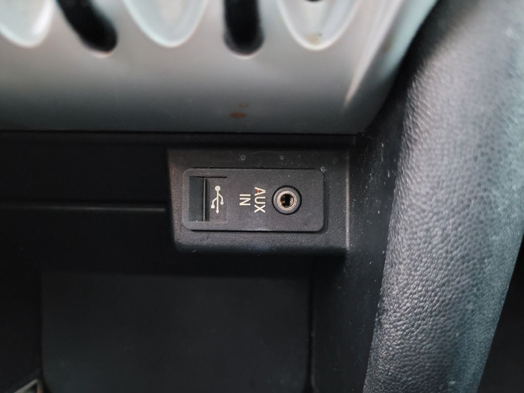 2010 MINI Cooper Image 18