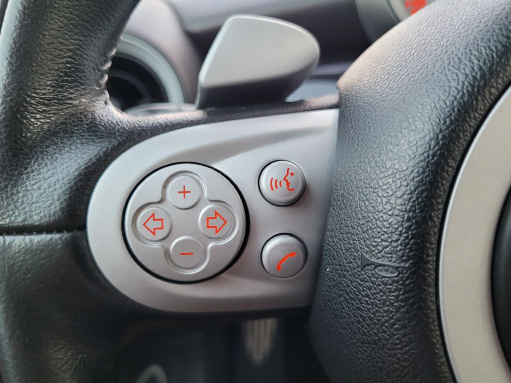 2010 MINI Cooper Image 20