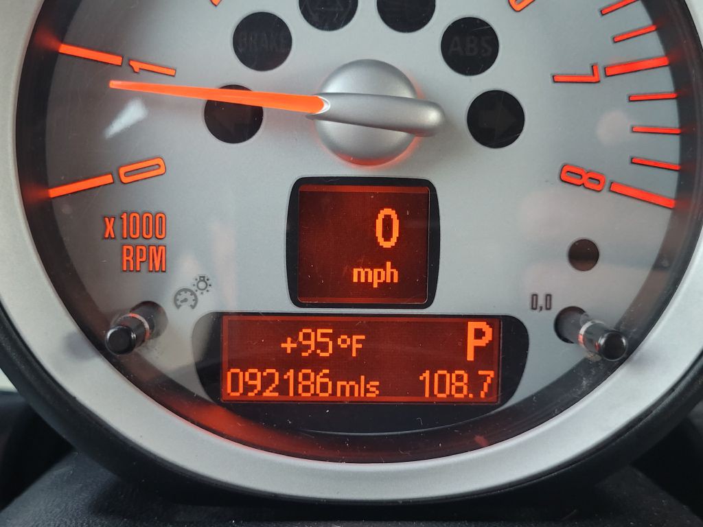 2010 MINI Cooper Image 21