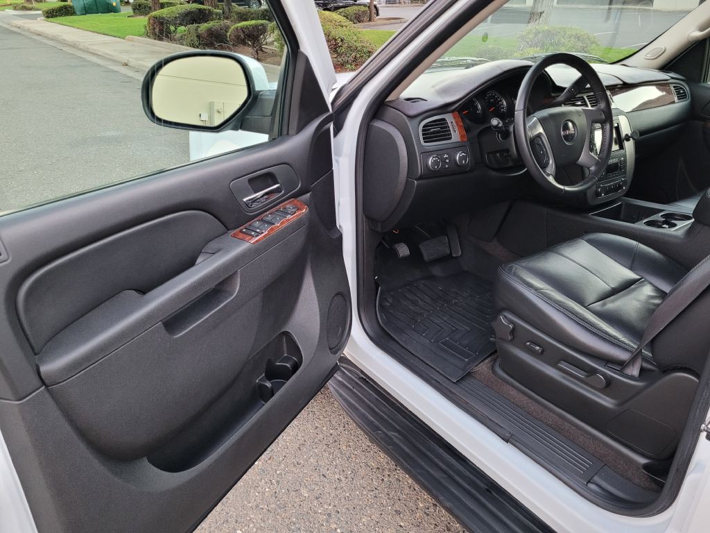 2011 GMC Yukon Image 9