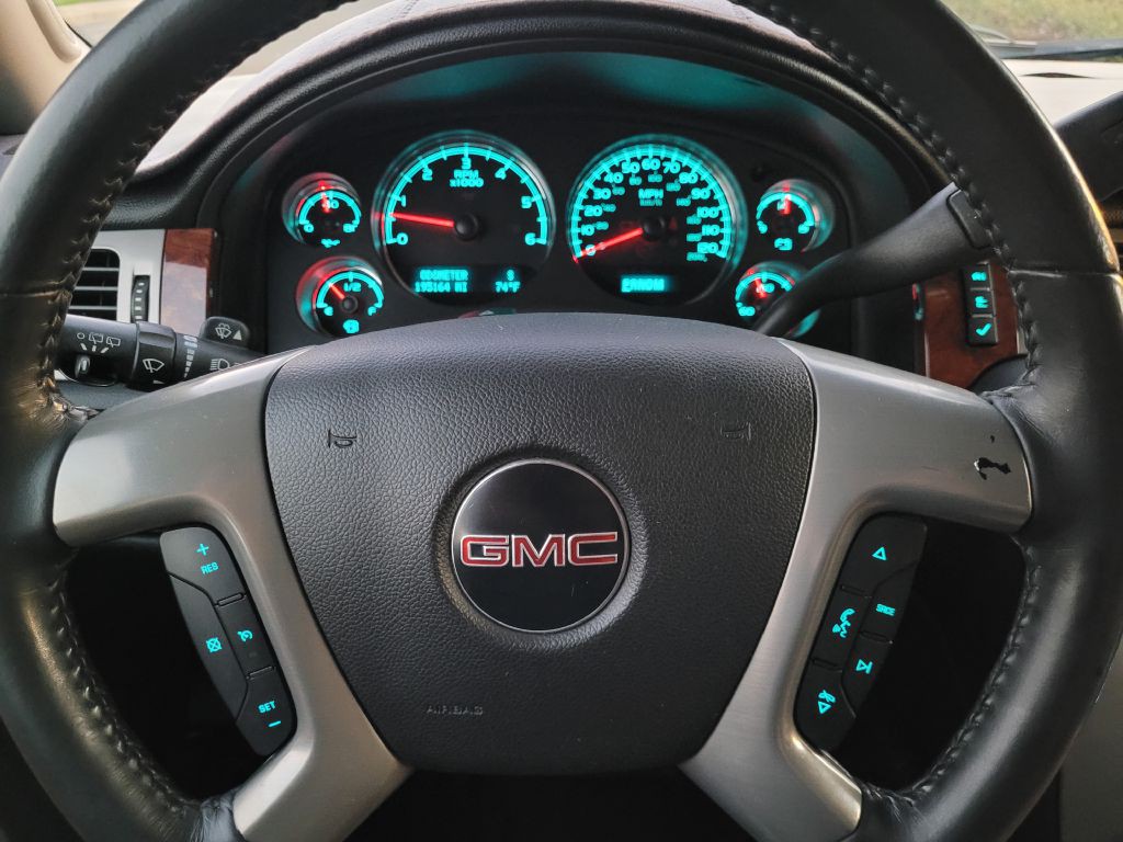 2011 GMC Yukon Image 24