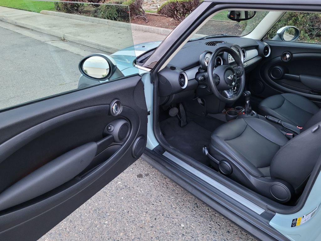 2013 MINI Cooper Image 9