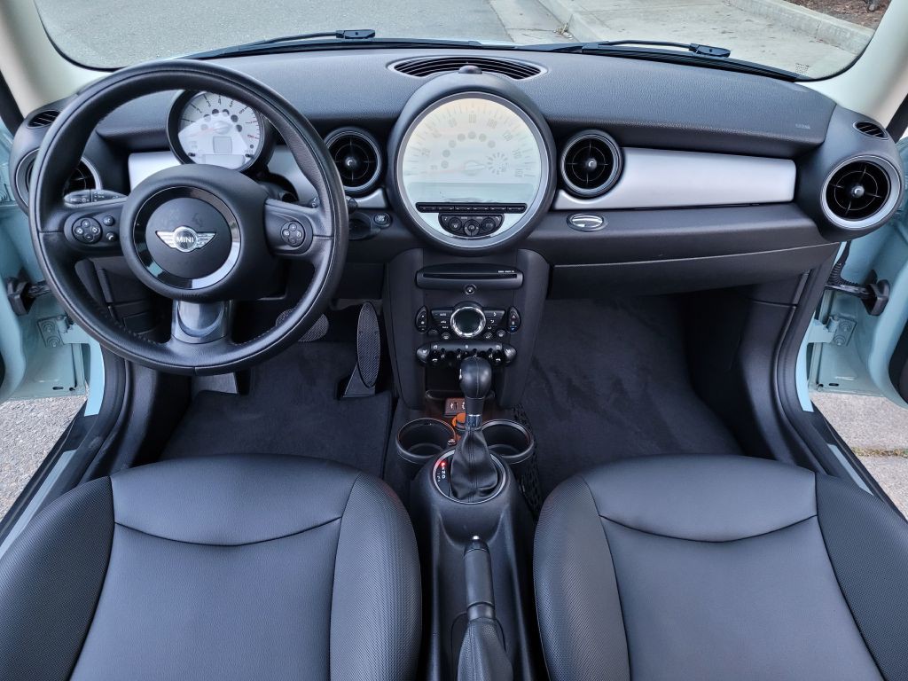2013 MINI Cooper Image 13