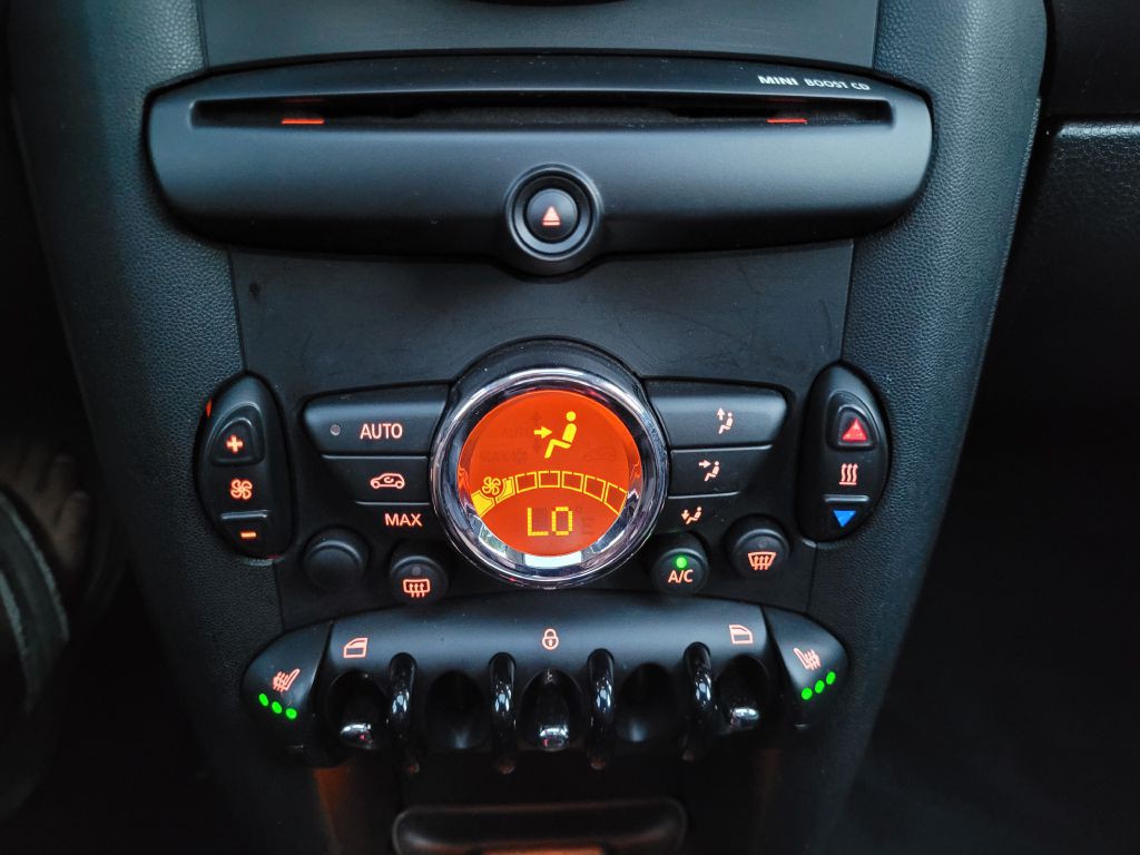 2013 MINI Cooper Image 20