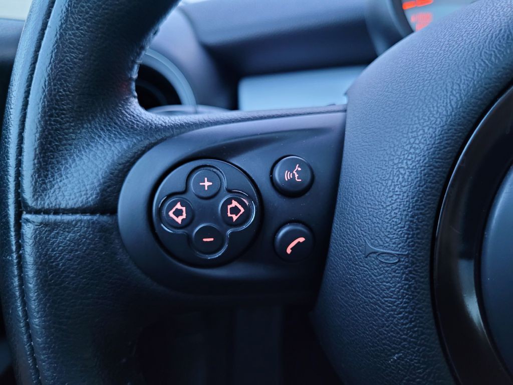 2013 MINI Cooper Image 22