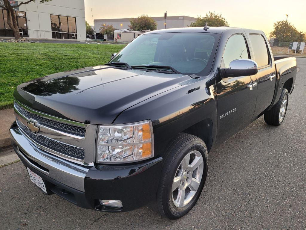 2011 Chevrolet Silverado 1500 Image 1