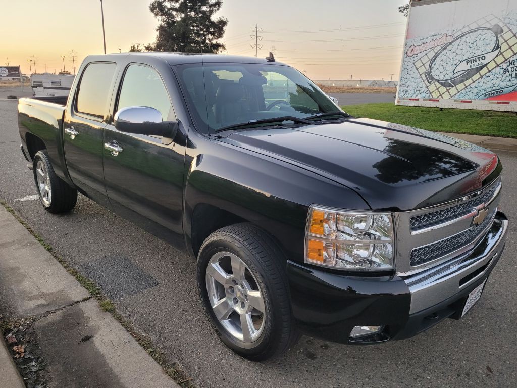 2011 Chevrolet Silverado 1500 Image 3