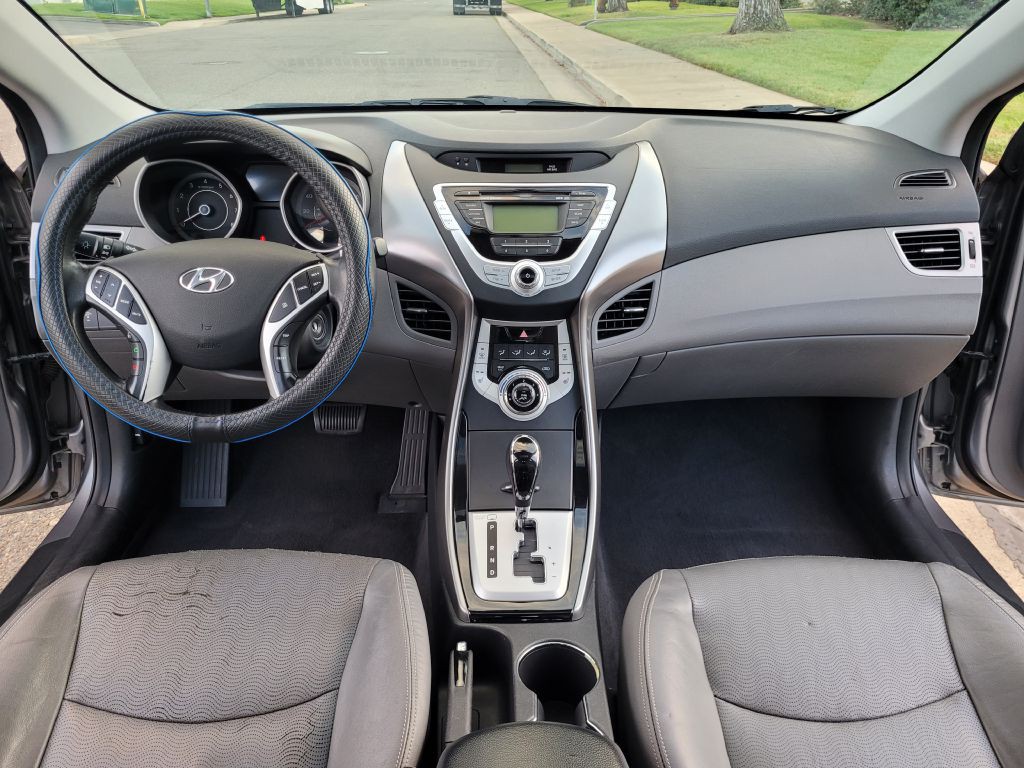 2011 Hyundai Elantra Image 12
