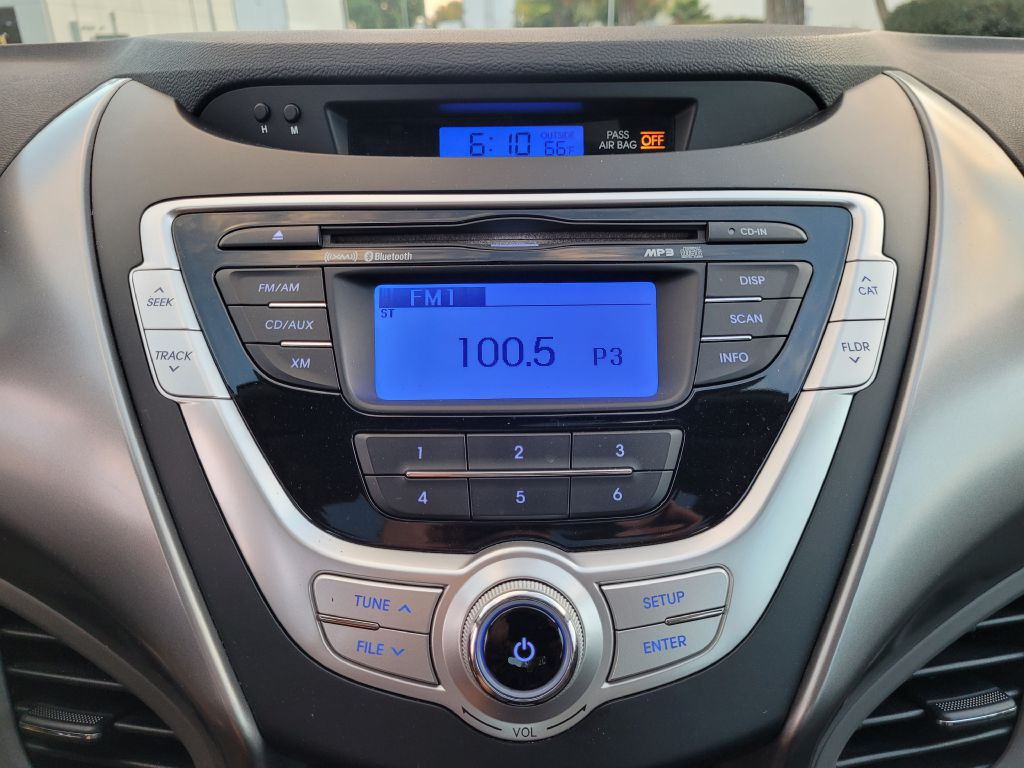 2011 Hyundai Elantra Image 16