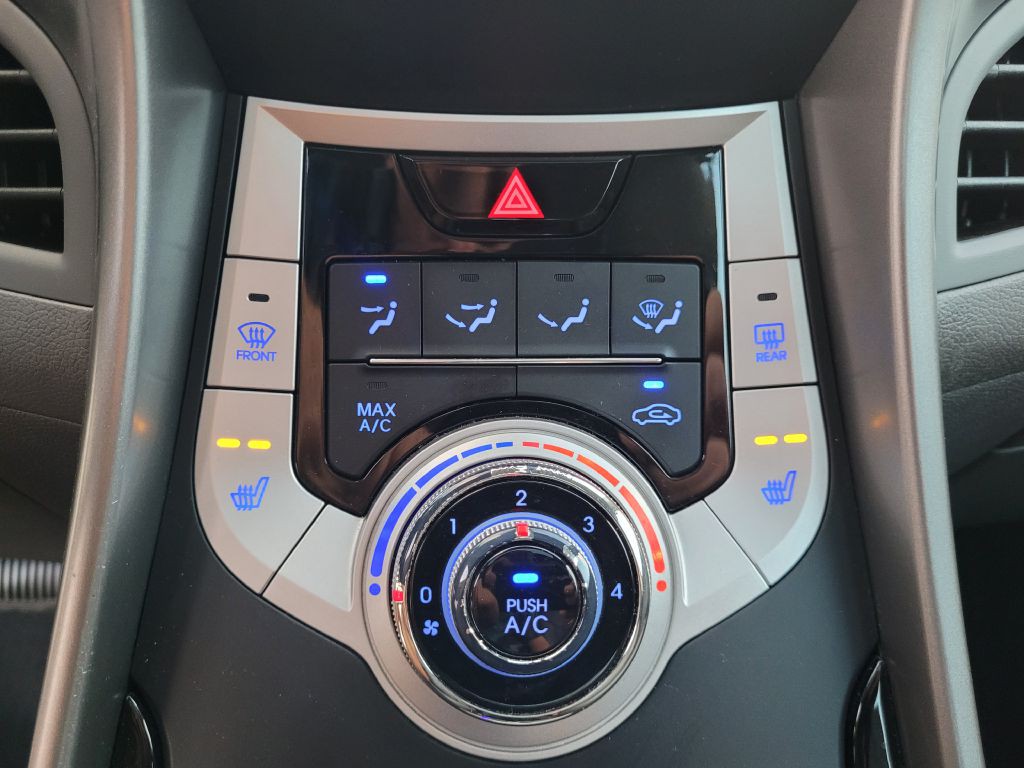 2011 Hyundai Elantra Image 17