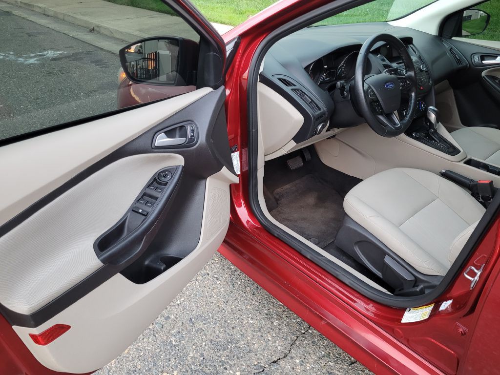 2016 Ford Focus Image 9