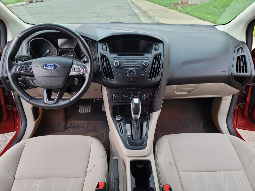 2016 Ford Focus Image 12