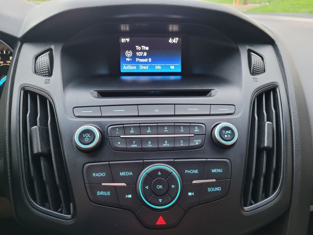 2016 Ford Focus Image 15