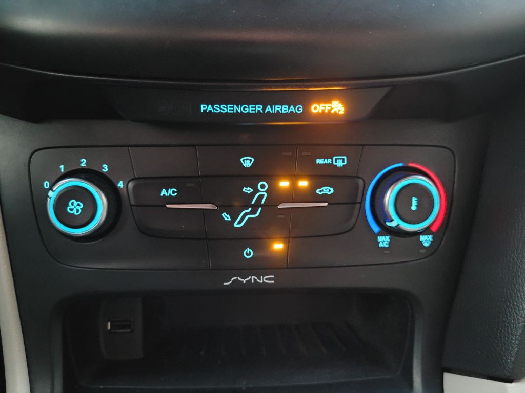 2016 Ford Focus Image 16