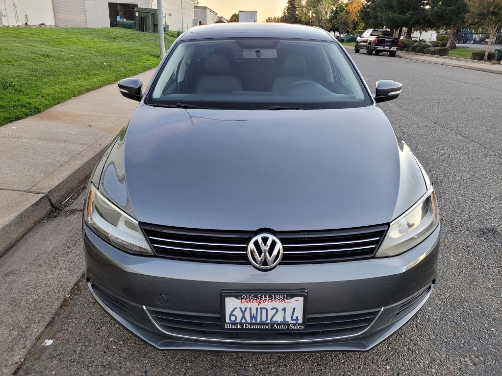 2013 Volkswagen Jetta Image 2
