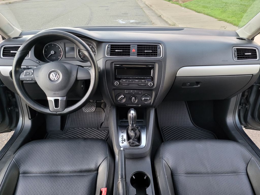 2013 Volkswagen Jetta Image 12