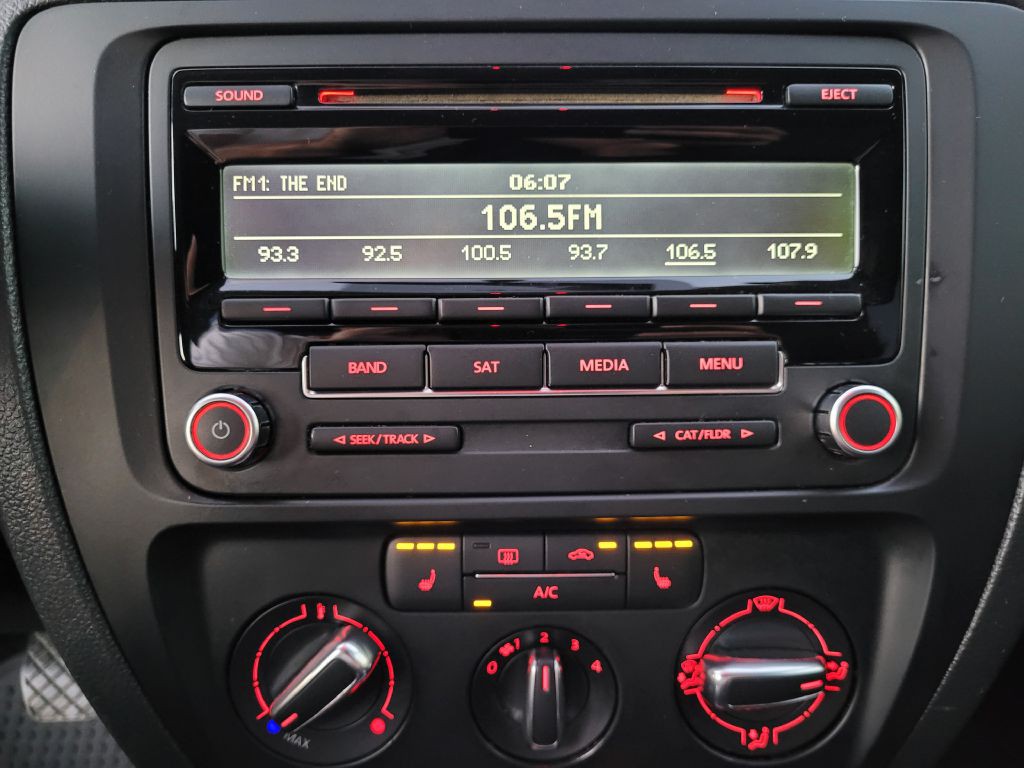 2013 Volkswagen Jetta Image 16