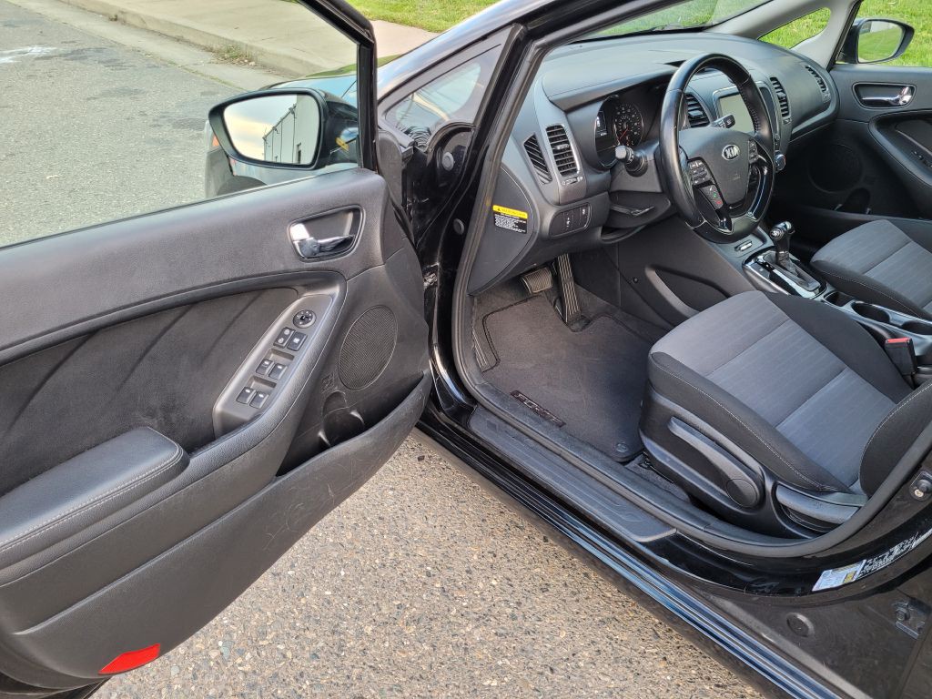 2017 Kia Forte Image 9