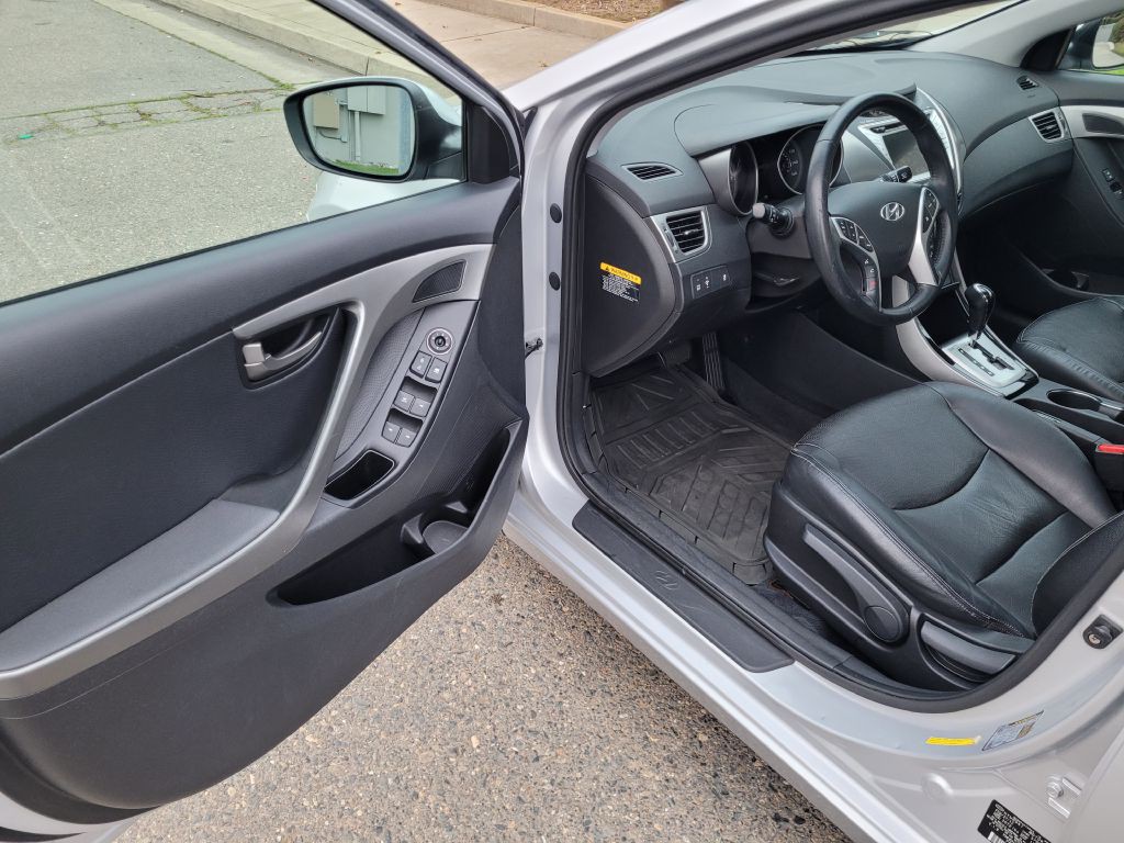 2012 Hyundai Elantra Image 9
