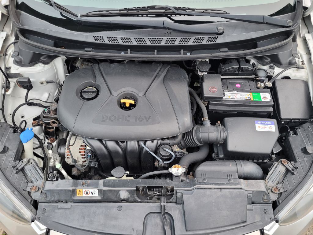 2012 Hyundai Elantra Image 15